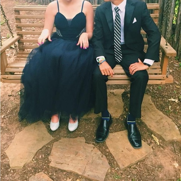 Elegant Navy Blue Evening Gown with Beaded Accents - Picture 4 of 5